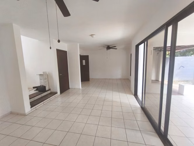 MIRAMAR ALQUILER CASA $1,150 PRIVADO