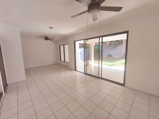 MIRAMAR ALQUILER CASA $1,150 PRIVADO