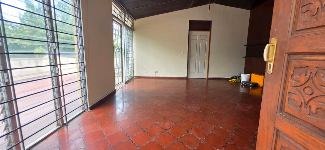 CASA PARA OFICINAS O CONSULTORIO MÉDICOS.