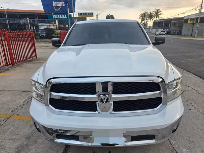 VENDO BONITA DODGE RAM 1500 CLASIC A TODA PRUEBA TODAS SUS BOLSAS BUENAS