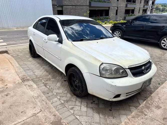 carro Suzuki standar con cambios nuevos