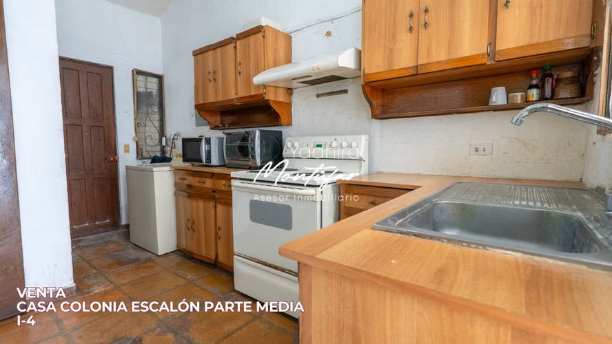 CASA EN VENTA EN COLONIA ESCALON DE UN NIVEL EN PARTE MEDIA I-4