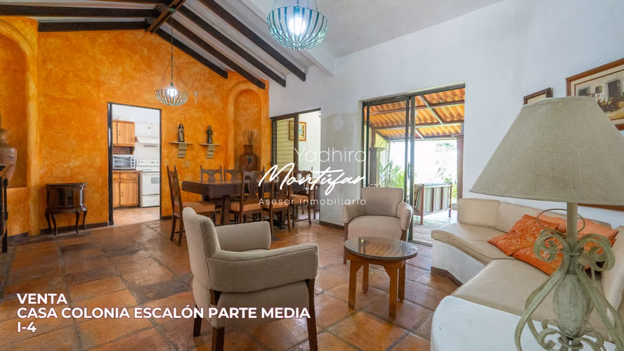 CASA EN VENTA EN COLONIA ESCALON DE UN NIVEL EN PARTE MEDIA I-4