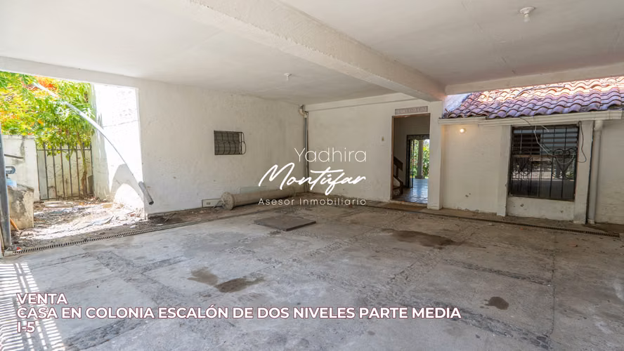 CASA EN COLONIA ESCALÓN PARTE MEDIA, DE DOS NIVELES, EN VENTA