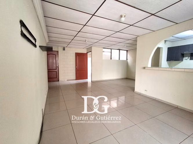 ALQUILO CASA ESPACIOSA EN PRIVADO ZONA MIRAMONTE