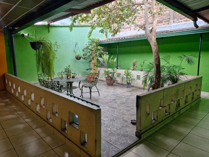 Propiedad Comercial en Venta – Frente a Freund La Rábida | $294,000