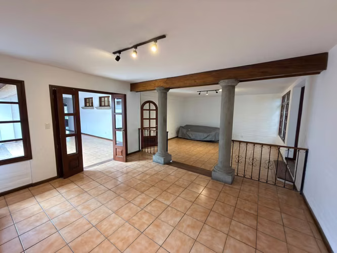 SE ALQUILA CASA COLONIA MAQUILISHUAT DE UNA PLANTA, tiene 2 hab