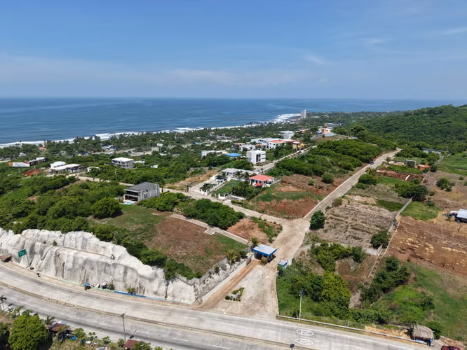 Beach property at surf city in La Libertad | Investment