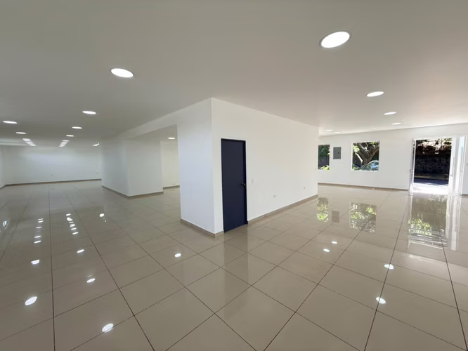 SE VENDE OFICINA COLONIA ESCALÓN, BUENA UBICACIÓN, DE ESQUINA