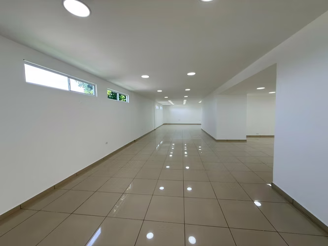 SE VENDE OFICINA COLONIA ESCALÓN, BUENA UBICACIÓN, DE ESQUINA