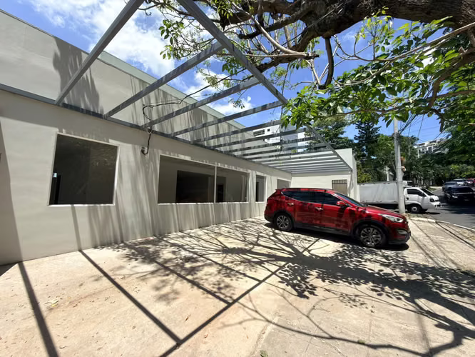 SE VENDE OFICINA COLONIA ESCALÓN, BUENA UBICACIÓN, DE ESQUINA