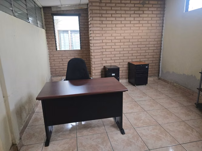 SE VENDE CASA LA FLORESTA, DE UN NIVEL, tiene de terreno 306 v2 y 275 m2 - Imagen 7