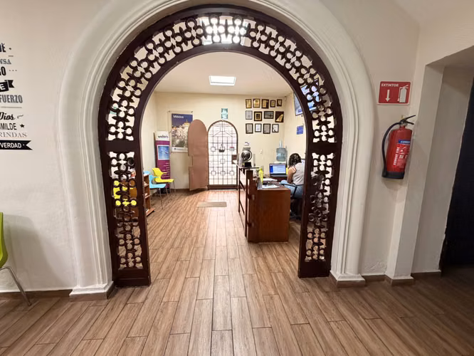 SE ALQUILA LOCAL PARA OFICINA EN LA OLÍMPICA, tiene 225 m², dos niveles