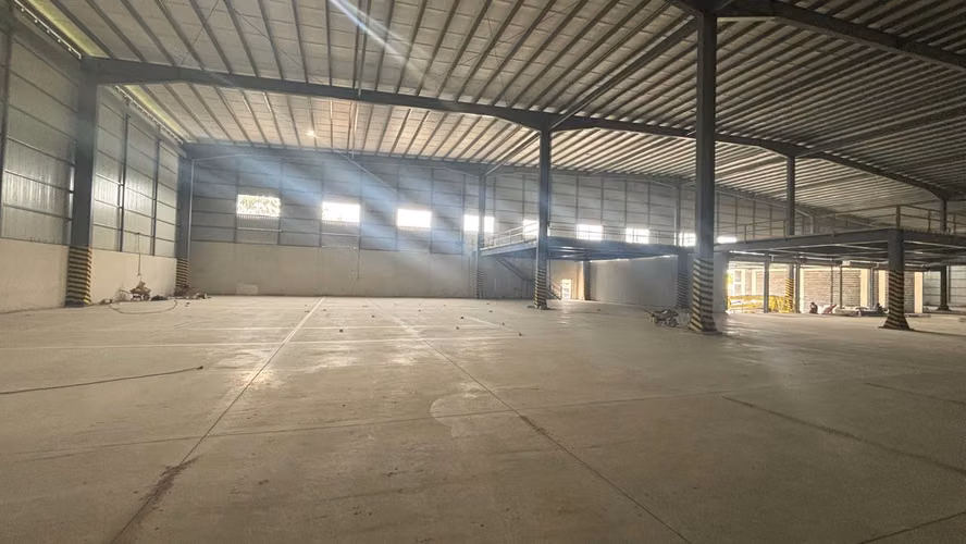 SE ALQUILA BODEGA INDUSTRIAL CARRETERA A SAN JUAN OPICO A ESTRENAR