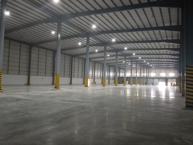 SE ALQUILA BODEGA INDUSTRIAL CARRETERA A SAN JUAN OPICO A ESTRENAR