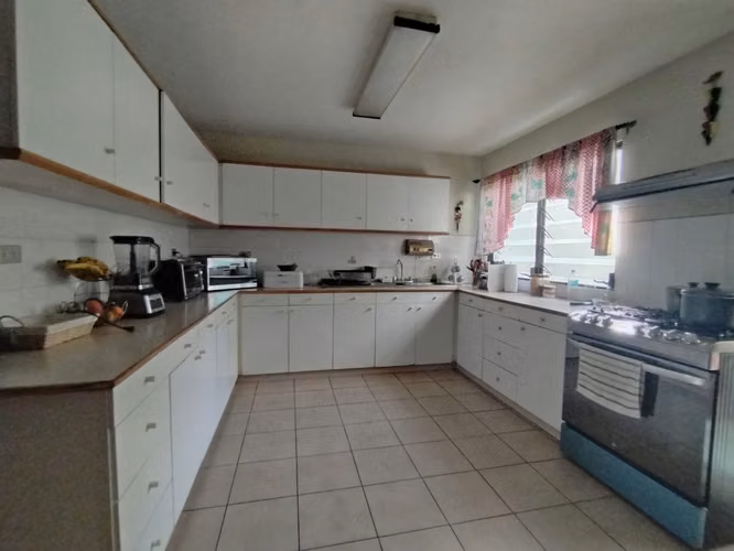 SE ALQUILA CASA CUMBRES DE LA ESCALÓN, PRIVADO