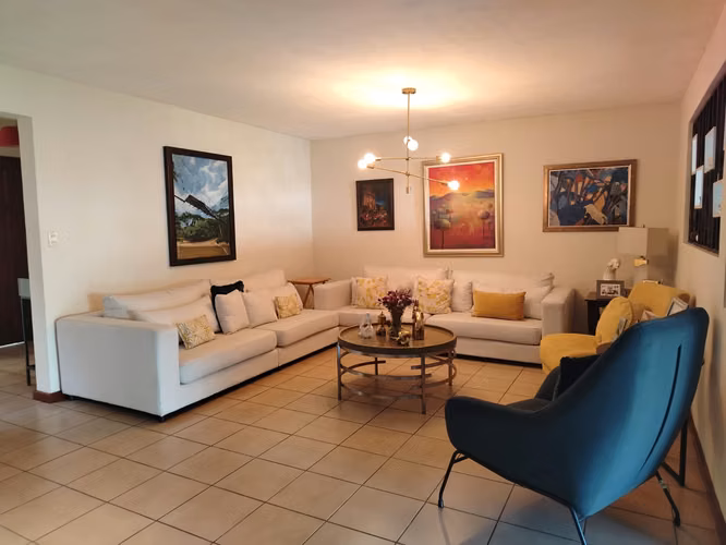 SE ALQUILA CASA CUMBRES DE LA ESCALÓN, PRIVADO