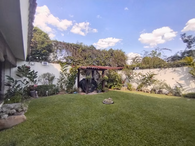 SE ALQUILA CASA CUMBRES DE LA ESCALÓN, PRIVADO