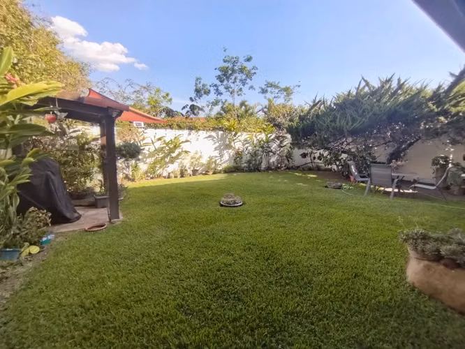 SE ALQUILA CASA CUMBRES DE LA ESCALÓN, PRIVADO
