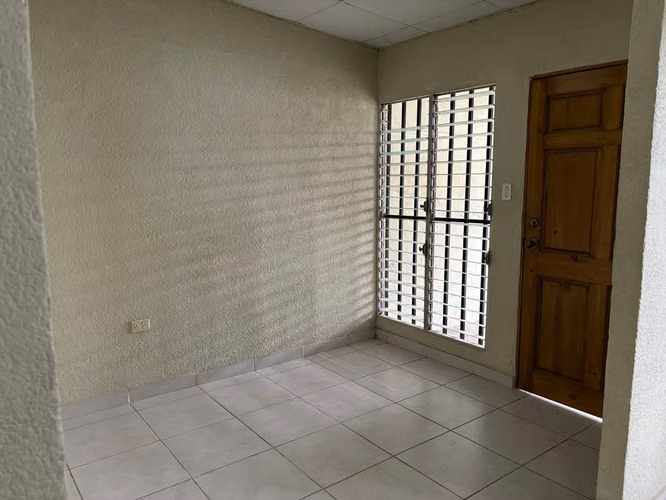 Casa en Alquiler Por Calle Motocross Manzano 3