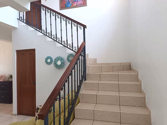CASA EN ALQUILER MADRE SELVA SANTA ELENA (CONTIGUO A EMBAJADA AMERICANA)