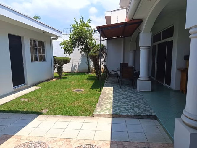 CASA EN ALQUILER MADRE SELVA SANTA ELENA (CONTIGUO A EMBAJADA AMERICANA)