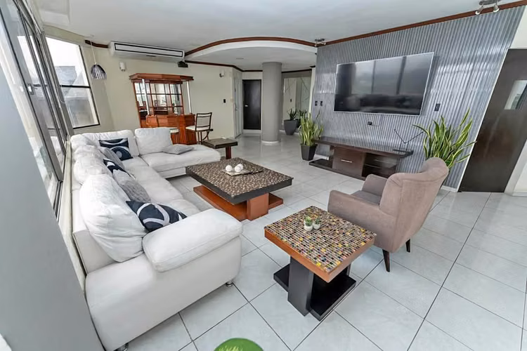 APARTAMENTO EN VENTA EN SAN BENITO DE 3 HABITACIONES Y 236 METROS