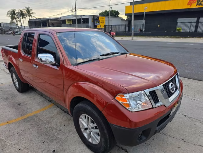 Vendo nissan frontier 2019 automatico 4x2 a toda prueba acepto carro a cuenta