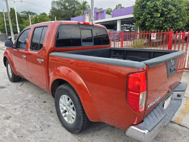 Vendo nissan frontier 2019 automatico 4x2 a toda prueba acepto carro a cuenta