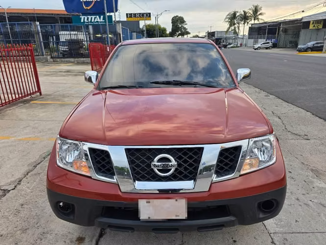 Vendo nissan frontier 2019 automatico 4x2 a toda prueba acepto carro a cuenta