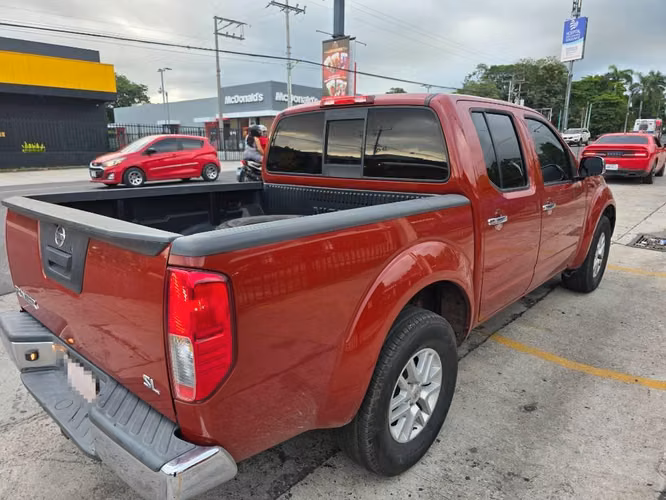 Vendo nissan frontier 2019 automatico 4x2 a toda prueba acepto carro a cuenta
