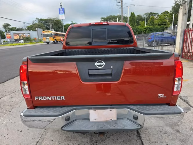 Vendo nissan frontier 2019 automatico 4x2 a toda prueba acepto carro a cuenta
