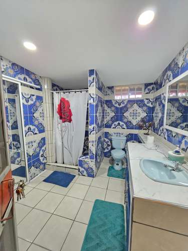 Hermosa Casa con finos acabados en venta en Colonia Granados, Colon, La Libertad.