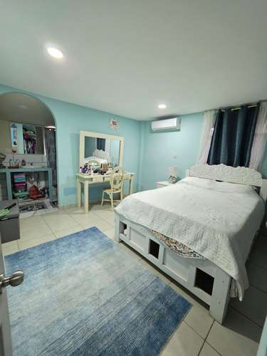 Hermosa Casa con finos acabados en venta en Colonia Granados, Colon, La Libertad.