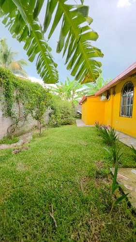 Hermosa Casa con finos acabados en venta en Colonia Granados, Colon, La Libertad.