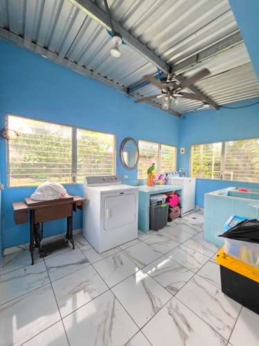Hermosa Casa con finos acabados en venta en Colonia Granados, Colon, La Libertad.