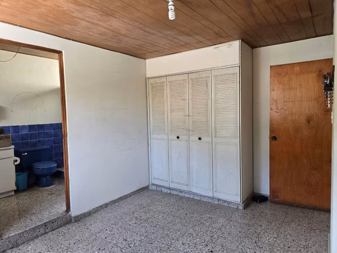 MERLIOT, AMPLIA CASA EN VENTA DOS NIVELES EN PRIVADO POR AV EL BOQUERON