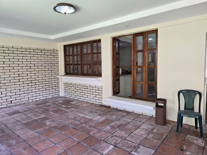 MERLIOT, AMPLIA CASA EN VENTA DOS NIVELES EN PRIVADO POR AV EL BOQUERON