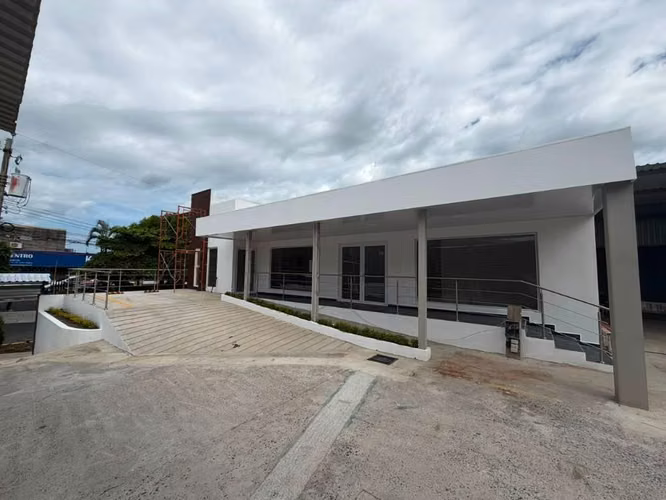 LOCAL COMERCIAL CERCA COLONIA MEDICA 85 M2 4 PARQUEOS - Imagen 3