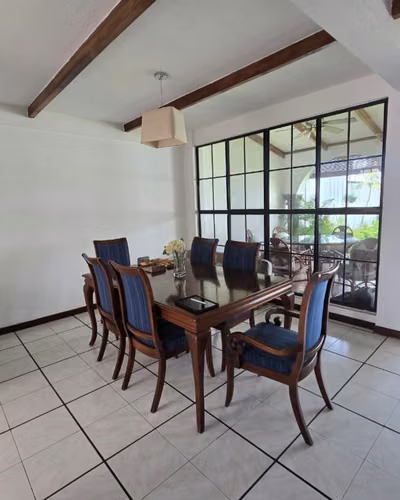 CASA EN ALQUILER EN SAN BENITO EN RESIDENCIAL PRIVADA DE 3 HABITACIONES