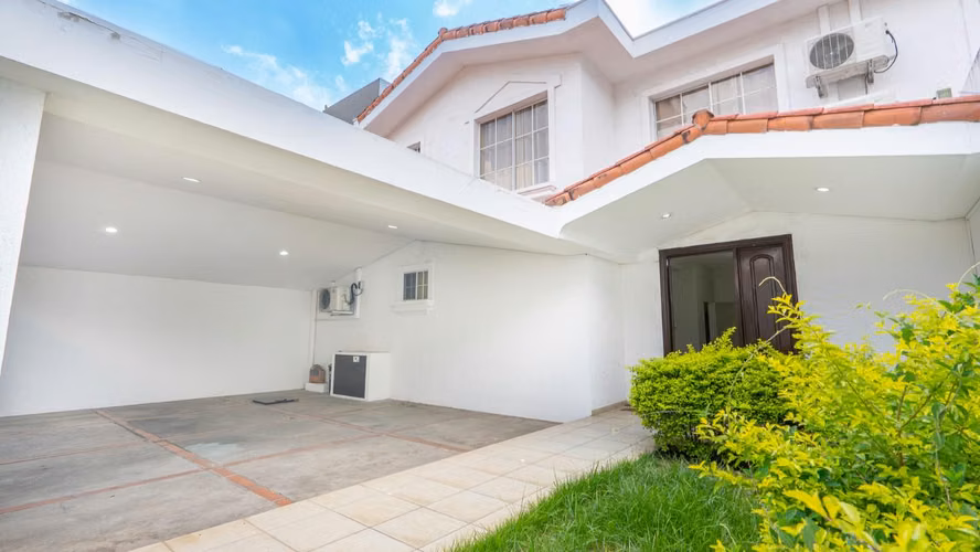 CASA EN ALQUILER EN CUMBRES DE CUSCATLAN DE 382 METROS Y 3 HABITACIONES + ESTUDIO