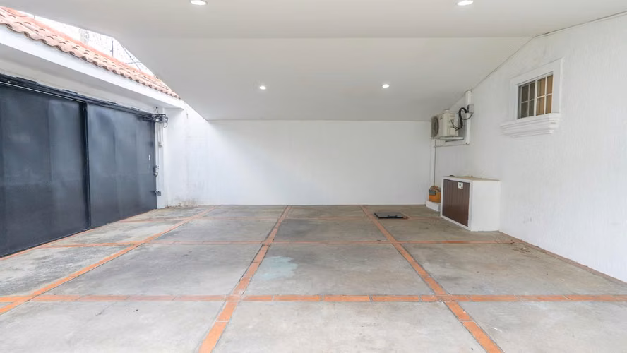 CASA EN ALQUILER EN CUMBRES DE CUSCATLAN DE 382 METROS Y 3 HABITACIONES + ESTUDIO