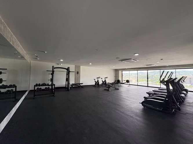¡Alquiler apartamento semi amueblado en Art Haus, San Benito! a estrenar!