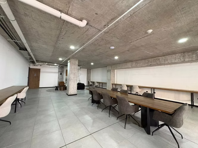 ¡Alquiler apartamento semi amueblado en Art Haus, San Benito! a estrenar!