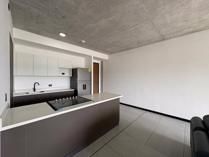 ¡Alquiler apartamento semi amueblado en Art Haus, San Benito! a estrenar!