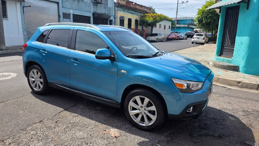 MITSUBISHI OUTLANDER SPORT SE 2013
