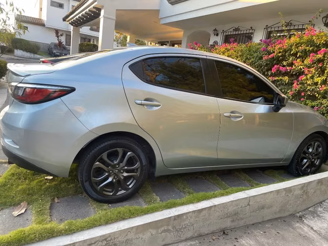 Vendo Toyota Yaris 2019