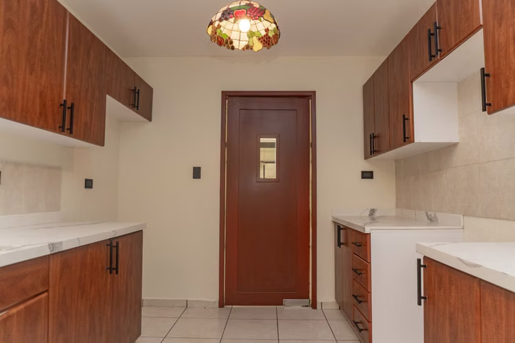 SE ALQUILA CASA EN RESIDENCIAL MIRAMAR
