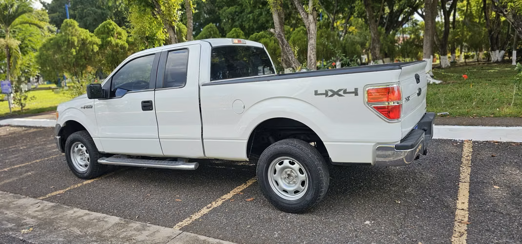  FORD F- AUTOMÁTICO 4X4 CON PIÑÓN DE MONTAÑA VIDRIOS ELÉCTRICOS AIRE ACONDICIONADO V6 3.3  $10,500