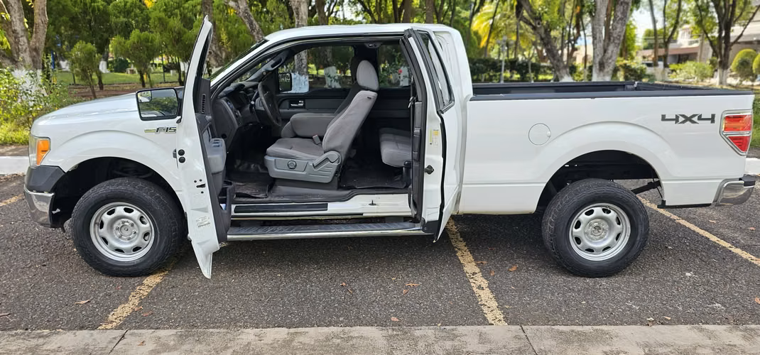 FORD F- AUTOMÁTICO 4X4 CON PIÑÓN DE MONTAÑA VIDRIOS ELÉCTRICOS AIRE ACONDICIONADO V6 3.3  $10,500